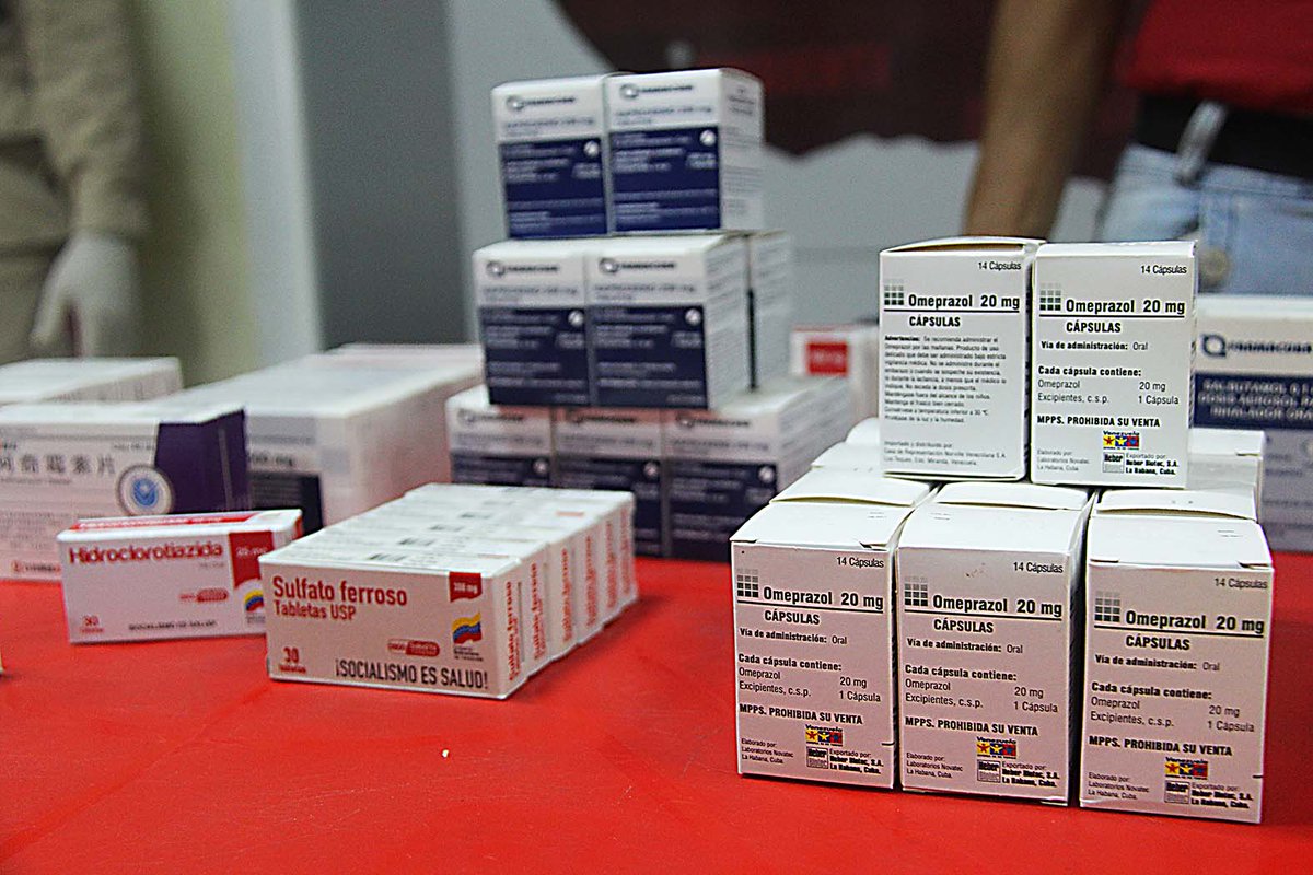 AyacuchoFPO's tweet photo. 🇻🇪🛢️💊¡Primero la salud! Durante la cuarentena social, en la Dirección Ejecutiva de la @Faja_Patriota se garantiza la asistencia a los trabajadores y familiares otorgando medicamentos para tratamiento de patologías crónicas ¡Venceremos!

@TineoPDVSA
@BellorinPDVSA 

#FelizJueves https://t.co/nSil1aQgNU