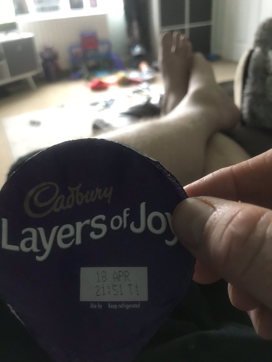 Where is my cream <a href="/CadburyUK/">Cadbury UK</a> just brought these from my local @lincscoop not happy.