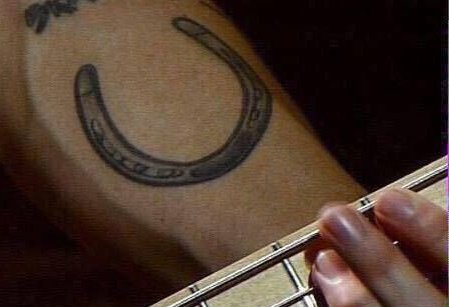 𝗧𝗵𝗲 𝗵𝗼𝗿𝘀𝗲𝘀𝗵𝗼𝗲: Calum has stated that his horseshoe tattoo is meant to bring him “constant good luck.”