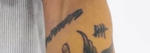 𝗦𝗸𝘆𝘄𝗮𝗿𝗱𝘀: In an interview with GQ, Calum said that this tattoo actually says “skywards.” He revealed that no one has ever been able to read it before.
