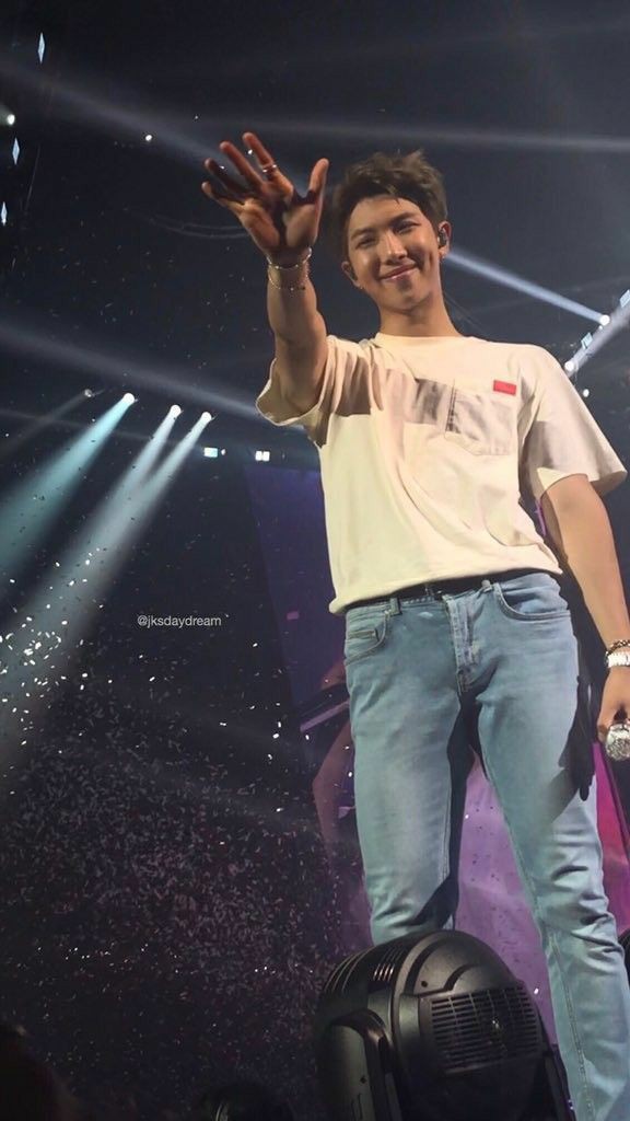 BTS fan taken pics at concerts, the longest thread