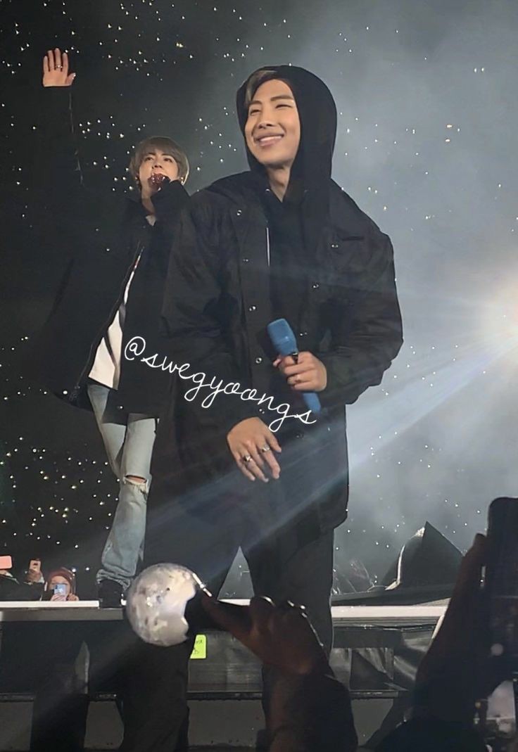 BTS fan taken pics at concerts, the longest thread