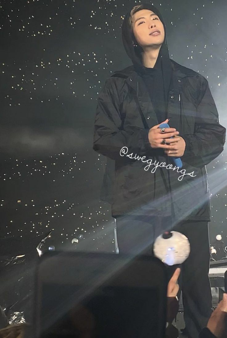 BTS fan taken pics at concerts, the longest thread