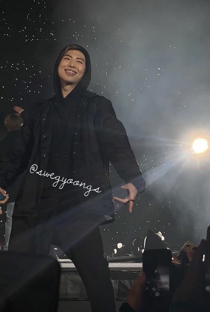BTS fan taken pics at concerts, the longest thread