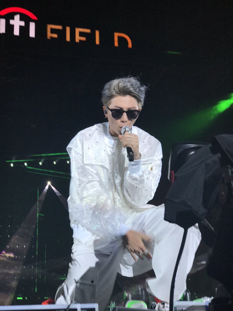 BTS fan taken pics at concerts, the longest thread