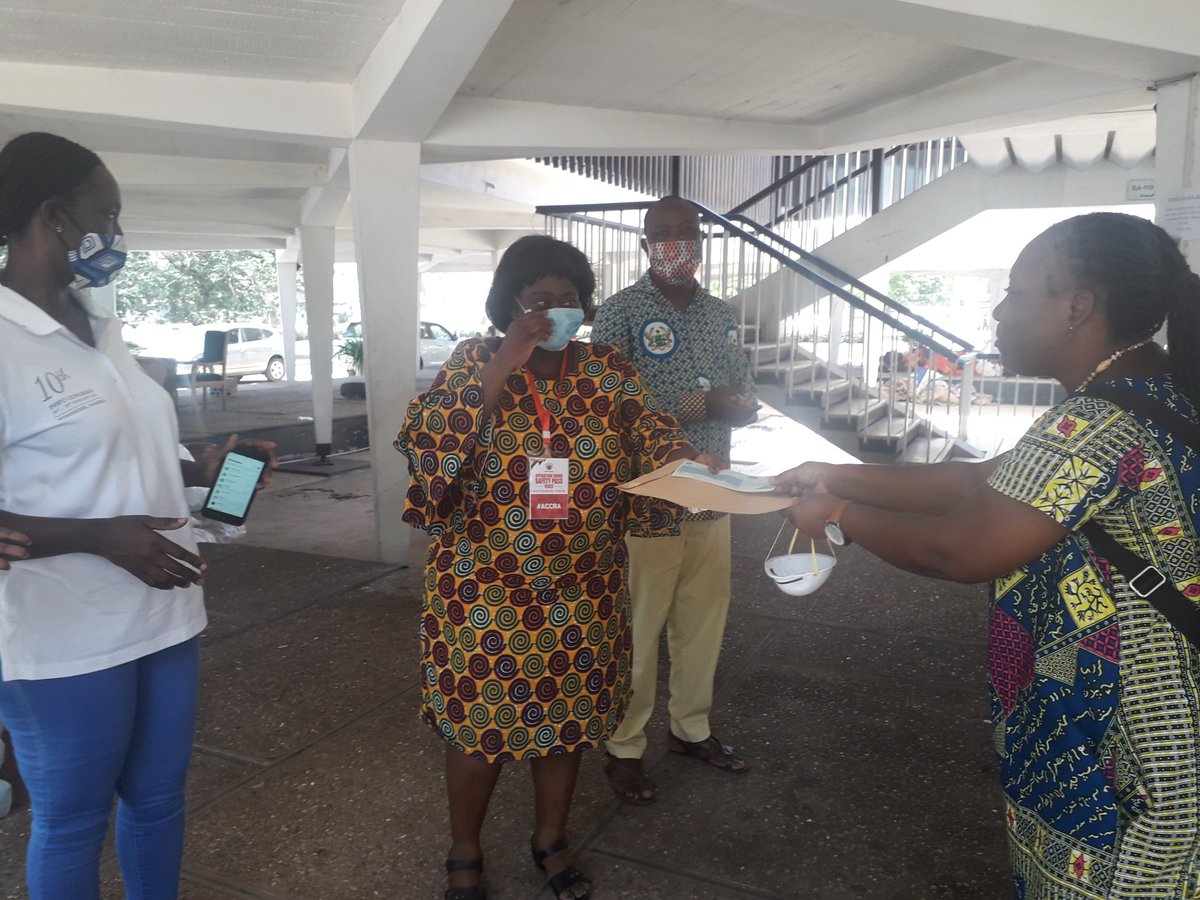MoGCSP_Ghana's tweet photo. The Network for Women's Right Organizations in Ghana, Women's Manifesto Coalition and  Domestic Violence Coalition today, Thursday, 9th April, 2020 made a cheque donation of ¢12,000.00 to the MoGCSP to support the Ministry's effort to reach out to vulnerable women and children https://t.co/KxOKjAaMk8