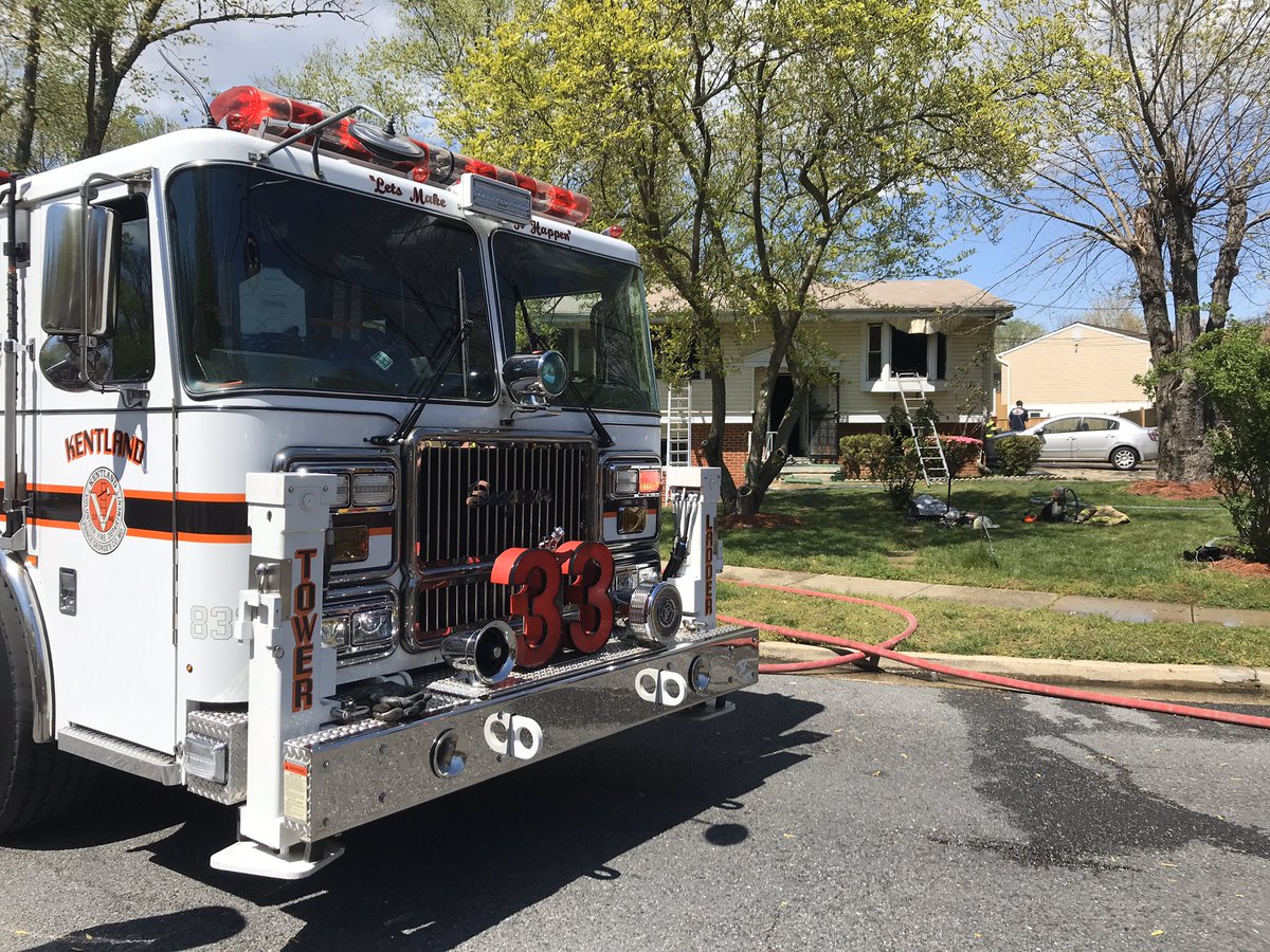 Kentland33's tweet photo. #Tower33 responded as the 1st due truck for a house fire on Wilburn Drive in Co 8's area. #Engine331 came in on the WFD. One Pri 4 victim was discovered in the basement; a 2nd victim was removed from Div 2. https://t.co/NiOrH7LepN