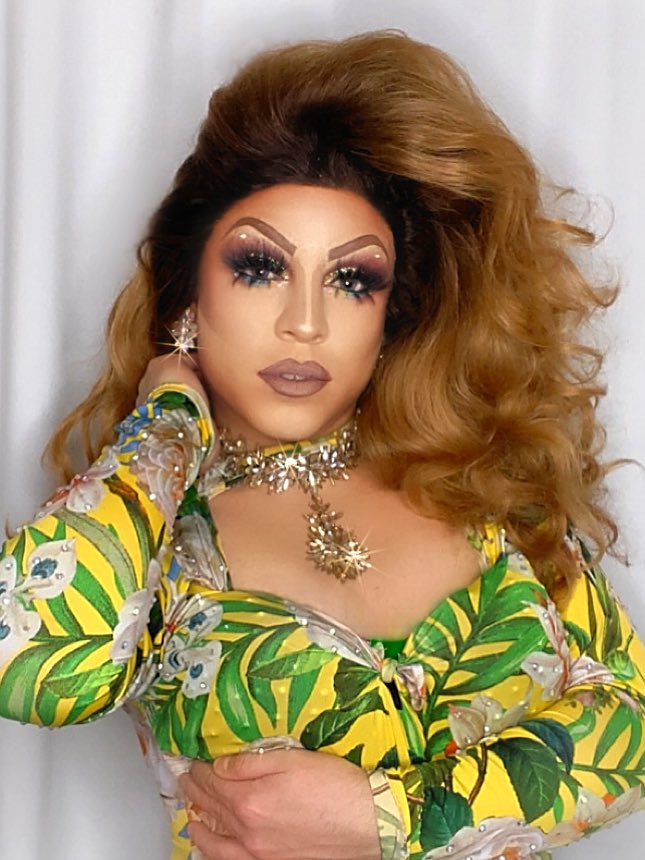 AmouraTeese's tweet photo. Estoy esperando por ti... a tener todo de mi // I’m waiting for you... to have all of me 💚💛🧡❤️🌴✨
•
•
•
#amourateese #bayareadiva #tropical #mexicana #latina #latinx #qpoc #lgbt #drag #dragsf #dragqueen #dragbeauty #beauty #palmtrees #beautyshot https://t.co/A3ykkY3UsI