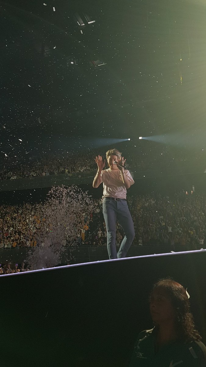 BTS fan taken pics at concerts, the longest thread