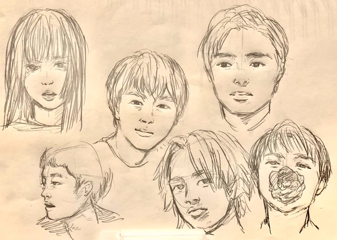 日本人顔が描きたいから練習だ👍
スマホのフォルダ内にあった好きな顔を手当たり次第に描いてみた👻
全然似なかったからどれが誰とかは言わない🦧 