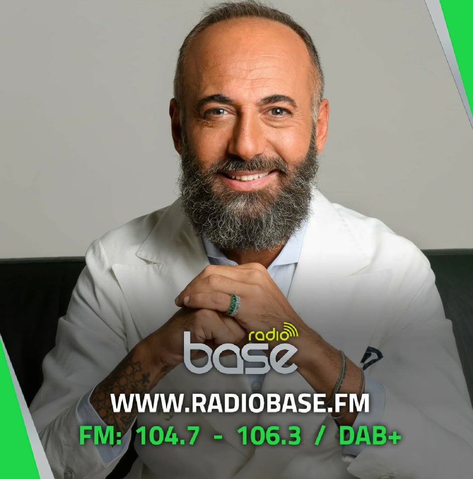 Massimi13549651's tweet photo. Alle 20:25 sarò in diretta con #radiobase per parlare della mia autobiografia "Non c'è niente che cambierei" @EdizioniGraus https://t.co/POCKySfTgK