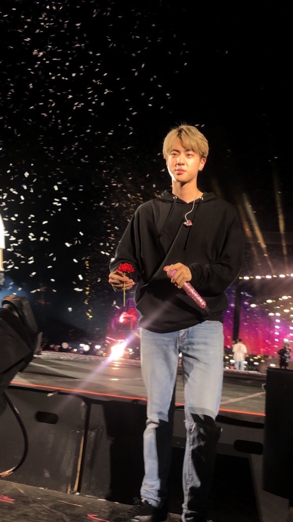 BTS fan taken pics at concerts, the longest thread