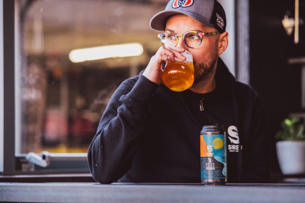 Welcome to <a href="/The_Tweet_Inn/">The Tweet Inn</a>! lLet's first introduce who's with you tonight... 

Over seeing things here is Tim, who most of you will know as Timmy Mallet or Dame Edna or that one from Coronation Street. 

I make the content here at Siren.