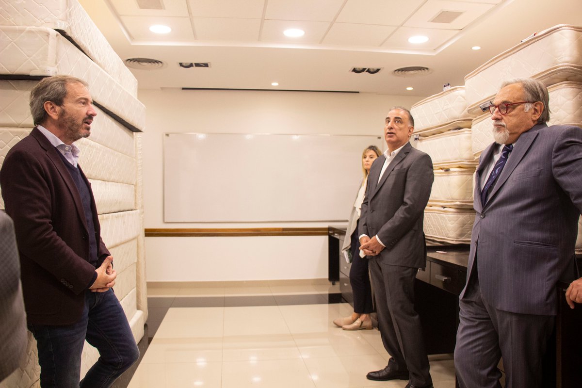 MGonzalezSEC's tweet photo. En el día de ayer @carlosperezsec, Presidente de #OSECAC, visitó junto a la Gerencia Médica el Hotel de Las Provincias de #FAECYS para supervisar insumos y ultimar detalles de las instalaciones que albergarán a pacientes con Coronavirus (COVID-19). https://t.co/aZ60REkvPW
