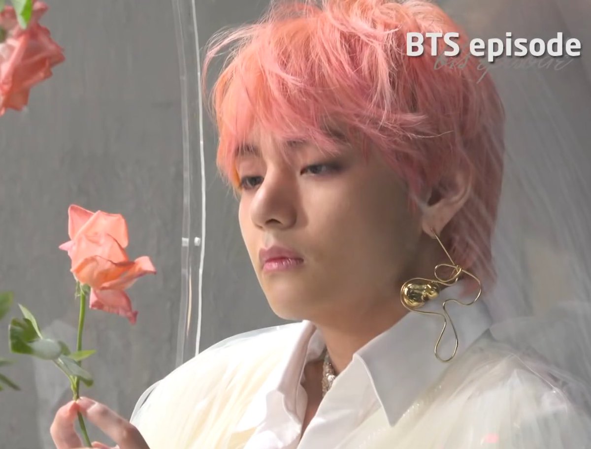 Taehyung’s duality: a very dangerous thread
