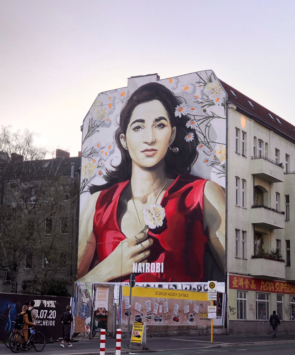 PreviouslySerie's tweet photo. #LaCasaDePapel
#LCDP4

🚨POSIBLE SPOILER🚨

Emitida la 4T, un hermoso mural de Nairobi cubre una fachada de la ciudad de Berlín.

Alemania y el mundo no te olvidan, Ágata. https://t.co/8MHSDrAQiU
