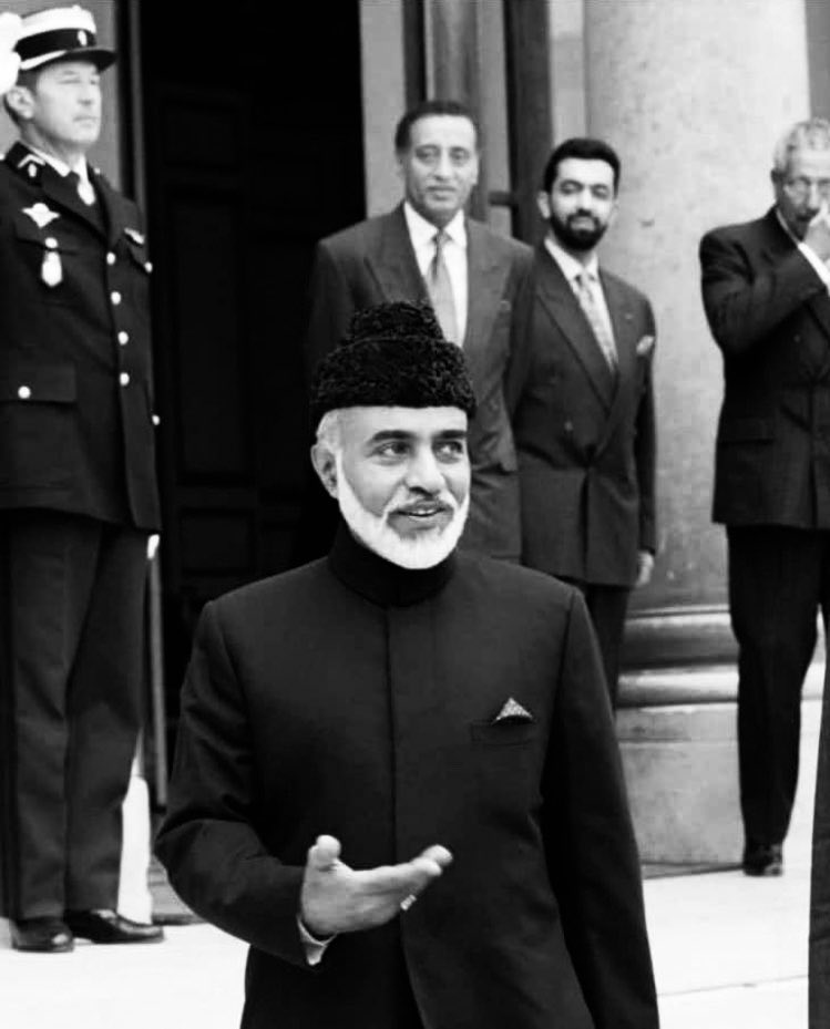 تسعون يوماً منذ ذلك الفجر الحزين الموجع الذي رحل فيه #أعز_الرجال_وأنقاهم ذلك الفجر الذي لا تريد تفاصيله أن تغيب عنا ابداً .. 
حقك علينا يا #سلطان_القلوب الدعاء ثم الدعاء ثم الدعاء . 
اللهم بشره بما لا عين رأت ولا أذن سمعت ولا خطر على قلب بشر يارب