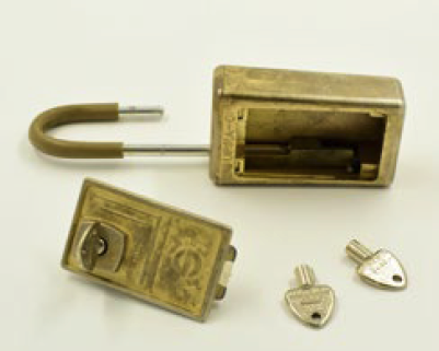 TXRealtors's tweet photo. 2020 is the 100th anniversary of Texas REALTORS®! Here's what a state-of-the-art lockbox looked like in 1966. #TBT #ShapingTexas https://t.co/7qJpsehJn2