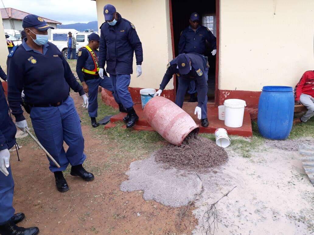 SbuMasang's tweet image. This is pure disrespect
Please respect our ancestors😠!