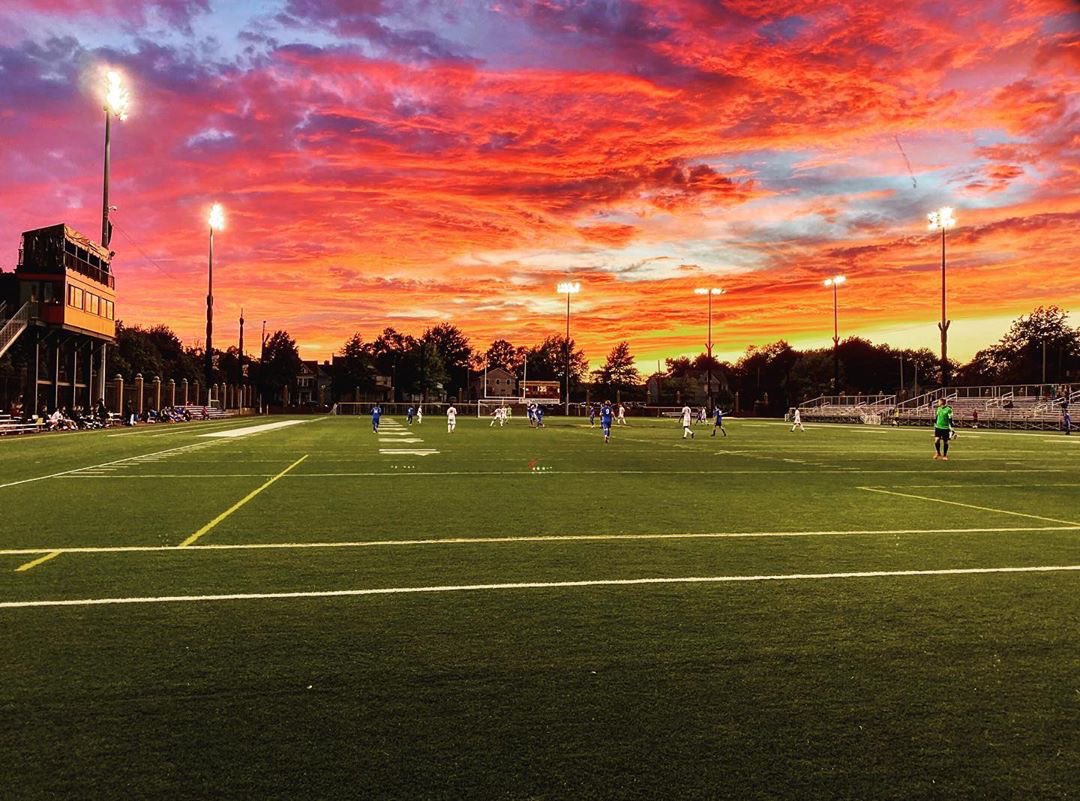 GannonU's tweet photo. We know it’s not quite the same as being here to share in person, but our @instagram story today is packed with your best Erie sunsets to brighten the mood. #GannonFamily 

📸: @nadyamakay https://t.co/Eihi15Z7te