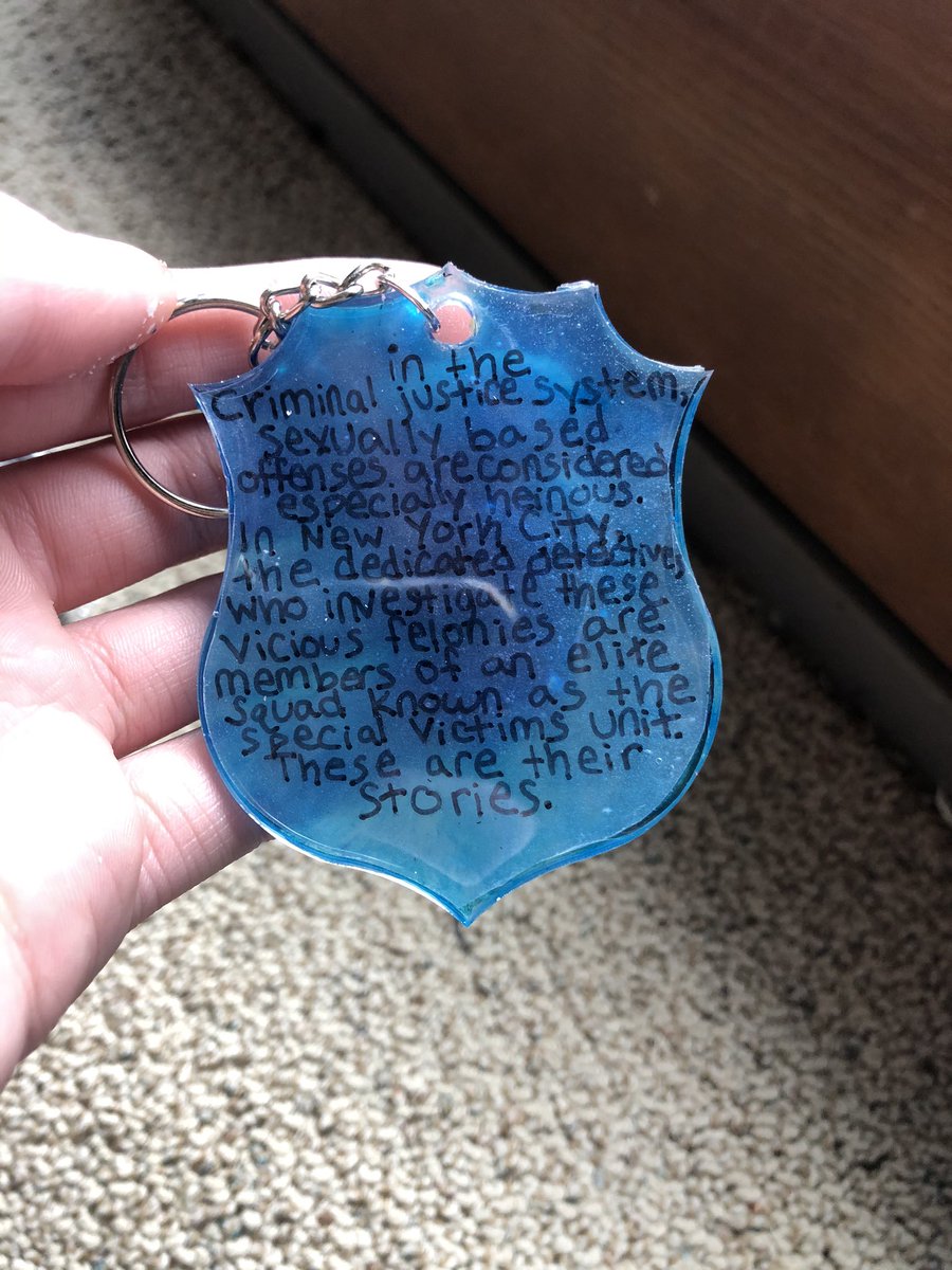 SSUnitCast's tweet image. There’s no new SVU tonight🥺 so we are doing a giveaway for this keychain in the shape of a police badge w/ the SVU opening monologue on it💙 to enter: like our page &amp;amp; retweet, get extra entries by tagging friends in the comments. Contest ends when we reach 200 followers🙏