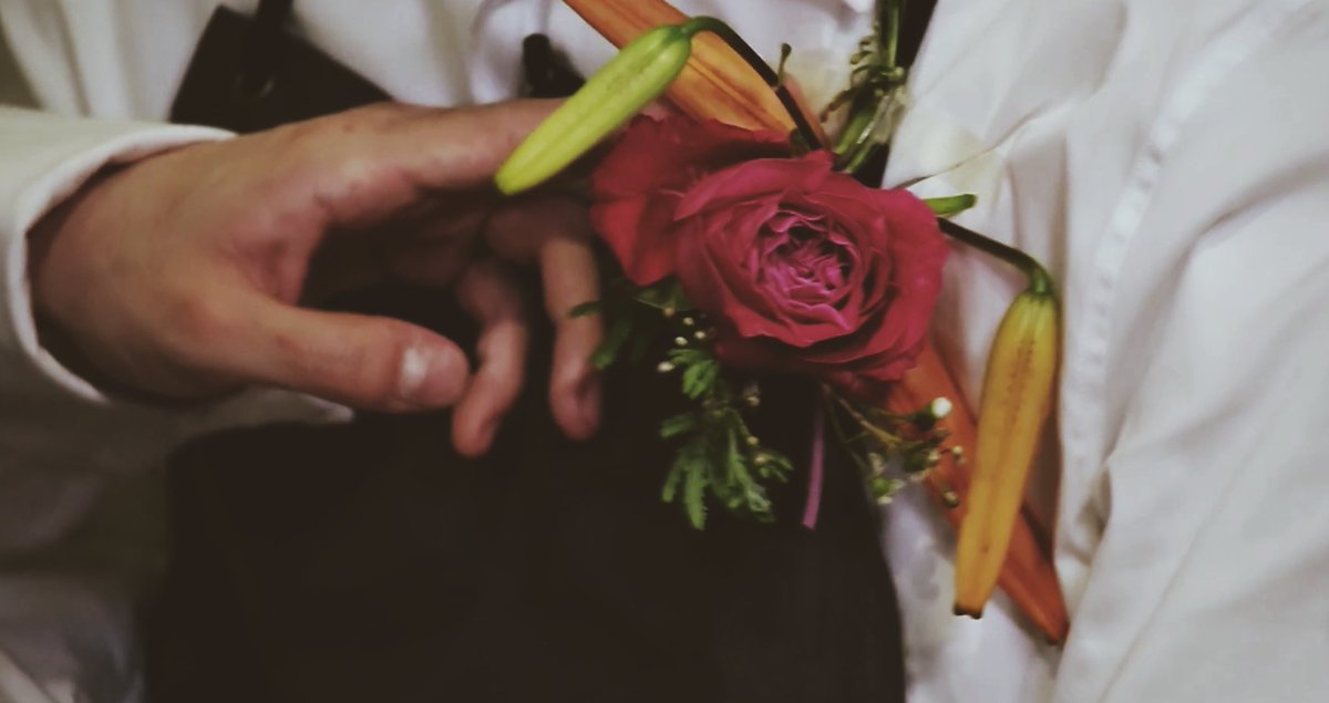 Favourite physical feature?Yoongi : I love my fingers- -An aesthetic thread - - @BTS_twt   #RunBTS