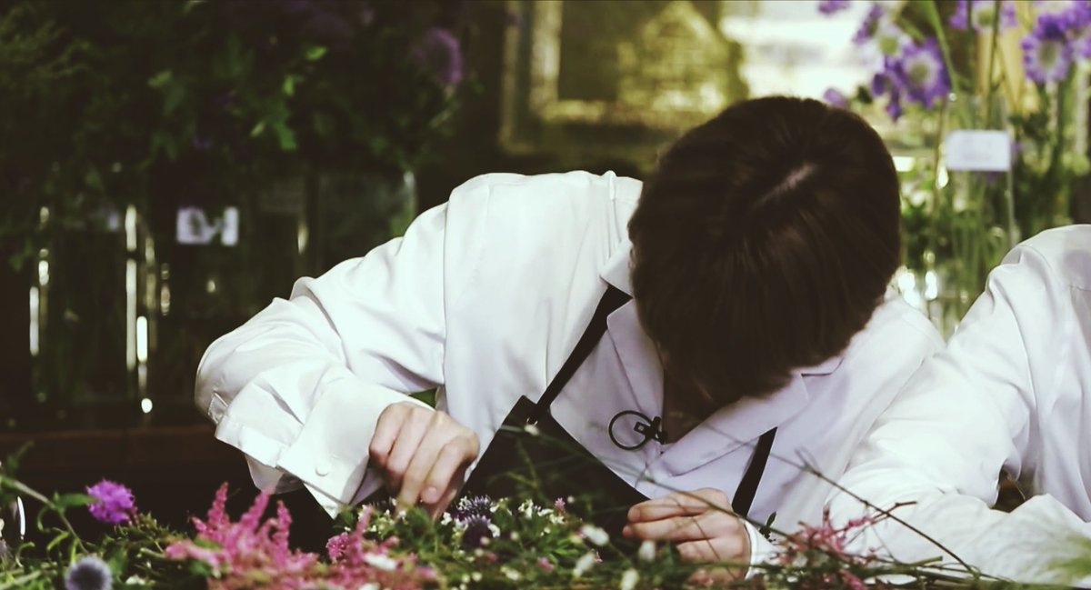 Favourite physical feature?Yoongi : I love my fingers- -An aesthetic thread - - @BTS_twt   #RunBTS