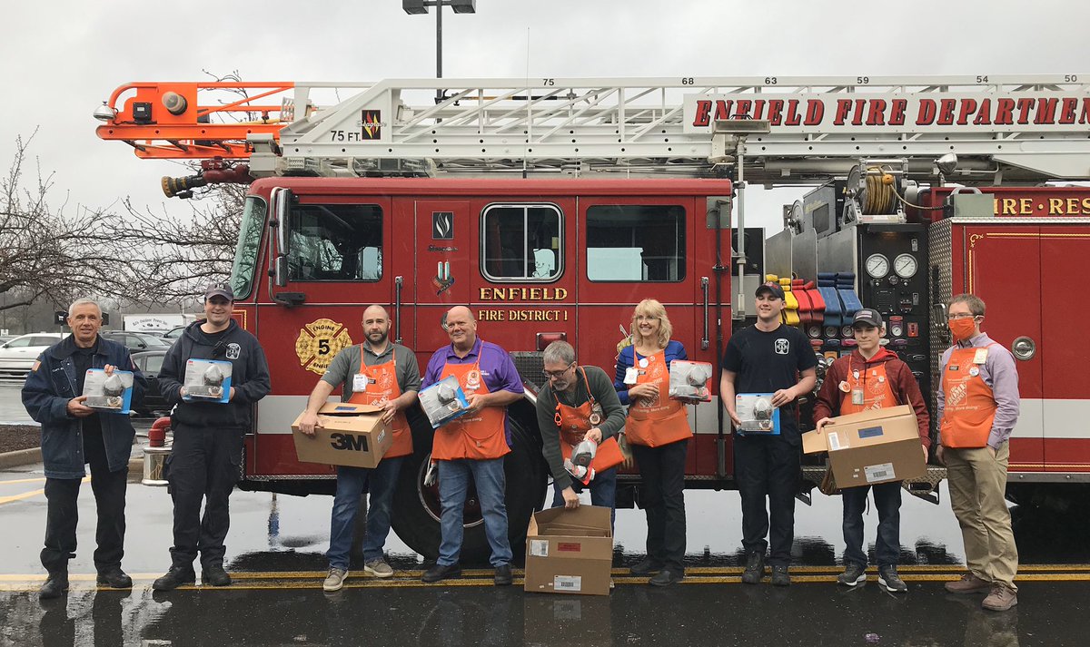 Team Enfield donating much needed masks to our local Enfield Fire Department,
Thank you EFD For all you do everyday.