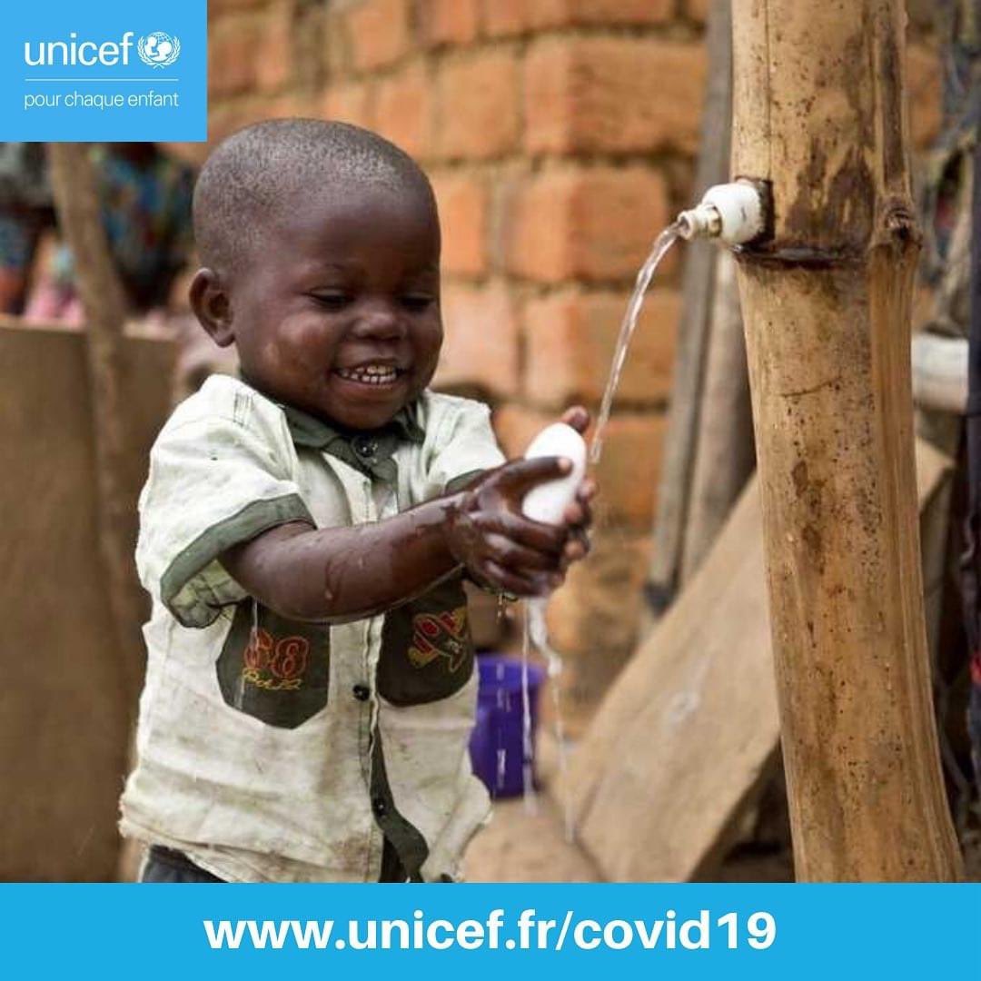 BastaOfficiel's tweet photo. Dans le monde 🗺, des millions d'enfants n'ont pas accès aux installations de lavage des mains ✋avec de l'eau 💧et du savon 🧴- l'un des moyens les + efficaces de se protéger contre le #corona. 
Soutenons ➡ https://t.co/WlubxRx3WA  Aidons les 🙌🏾 @UNICEF_france #COVID19 https://t.co/FzHSTX7ule
