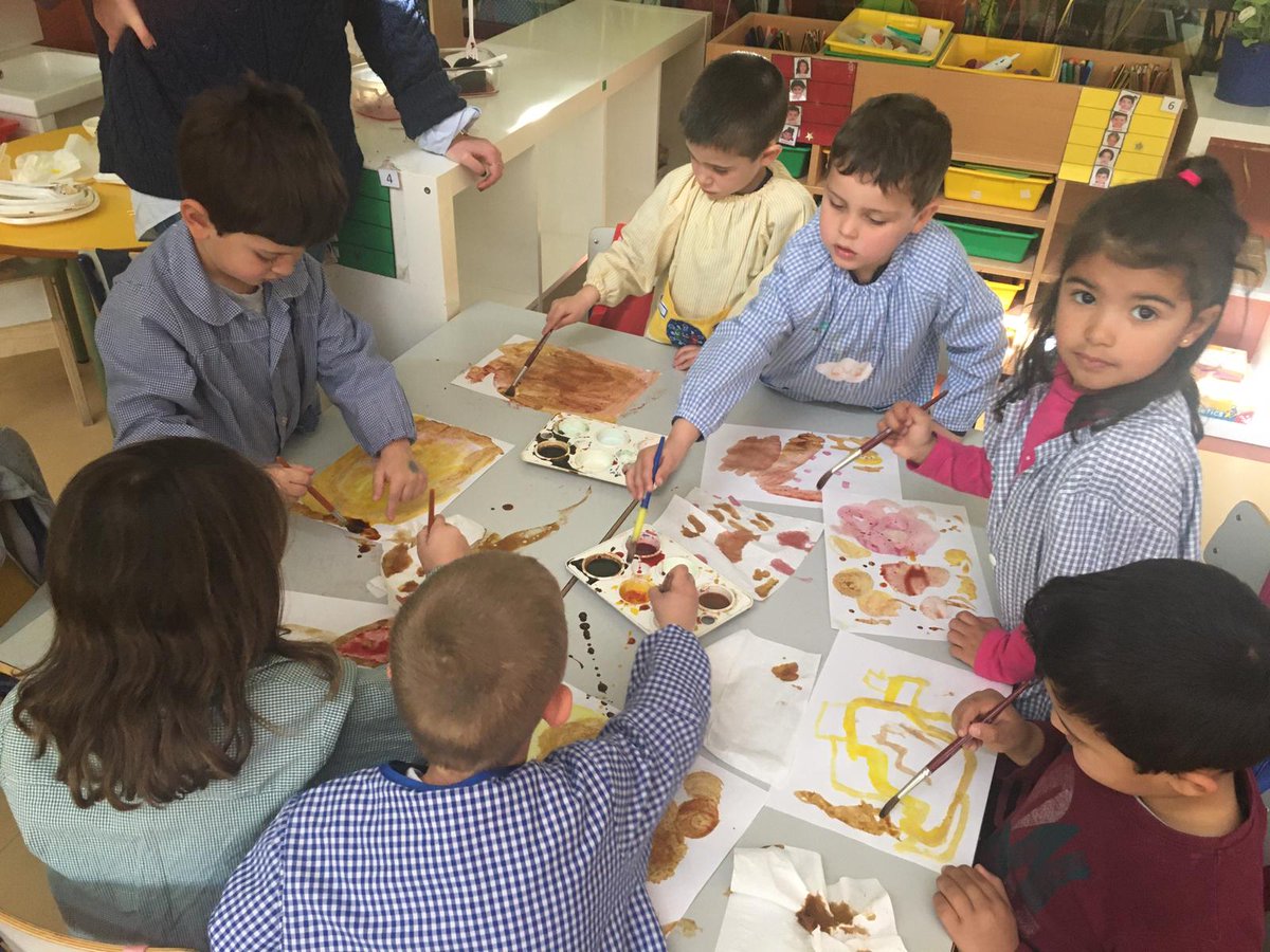 cpb_ileonor's tweet photo. ...Y seguimos con la Semana Cultural 2020, dedicada a "Las Profesiones". Talleres de Cocina y Pintura, hicieron las delicias de pequeños y mayores.😜🖌️🥦🍕 https://t.co/ihtcNhOXjZ