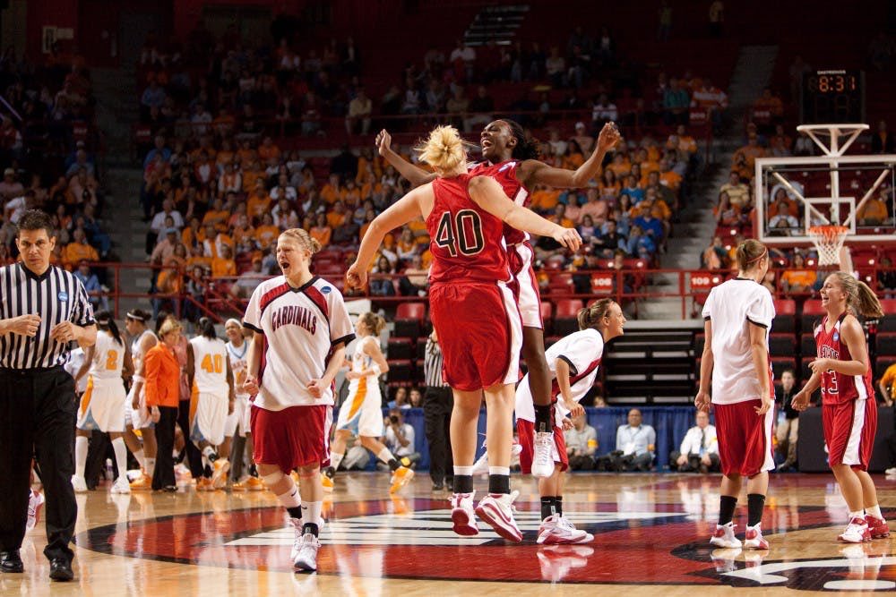 dn_sports's tweet photo. Anything can happen in #CardinalMadness. Here are your two finalists.
2. 1999 @BallStateTFXC LaTasha Jenkins National Championship vs. 2. 2008-09 @BallStateWBB upsets Tennessee in NCAA Tournament.
Voting will kick off tomorrow at noon⛹️♀️🏃♀️ https://t.co/KAv3VAMGwW