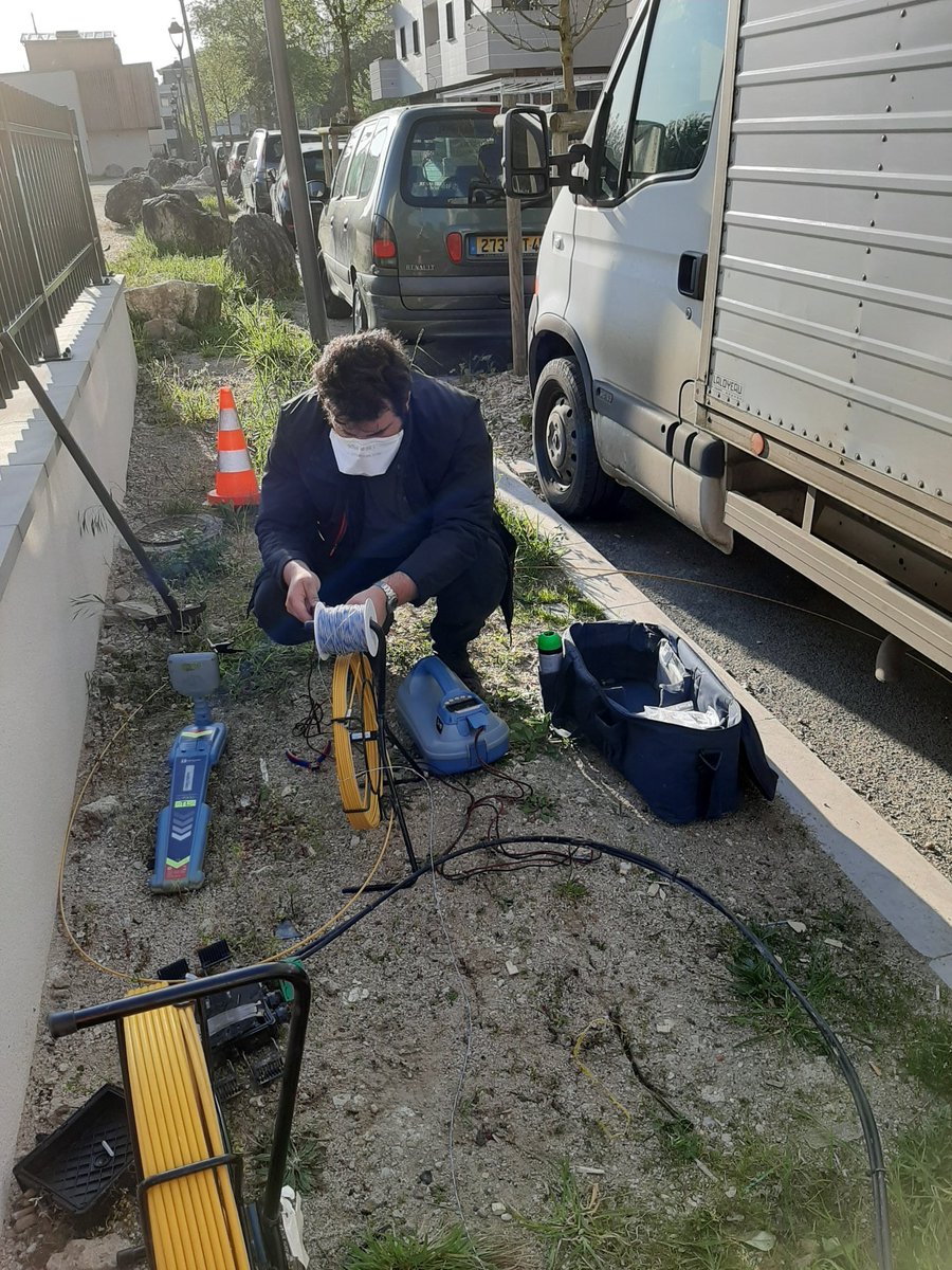 Intervention d'Alexis aujourd'hui à #Orléans pour raccorder un cabinet médical à la #fibre pour de la télémédecine. Nos #HerosduReseau encore et toujours mobilisés au service des clients.
<a href="/EtienneBordry/">Etienne Bordry</a> @richardlanglois