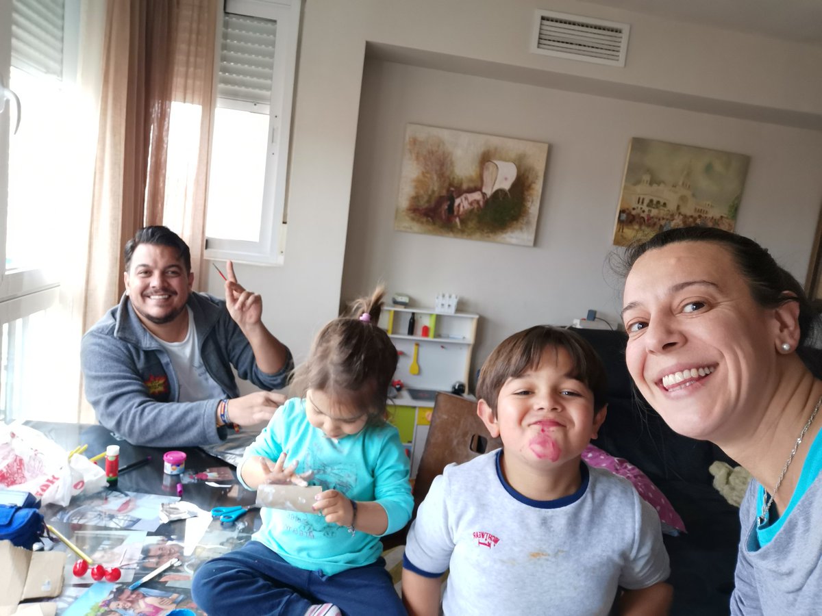 Kara_JesusDM's tweet photo. Tarde de manualidades cofrades. #QuedateEnCasa #cuarentenacofrade #malaga
#SemanaSantaEnCasa https://t.co/tAN4xccwrP