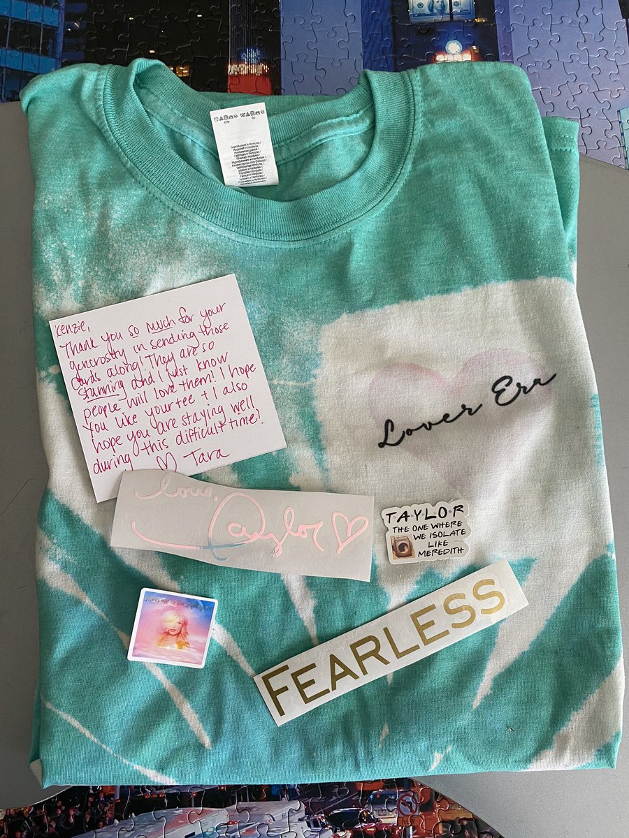 kenzierae09's tweet photo. I sent @shurider17 some extra #SwiftieSupport cards that I had laying around to include in her awesoME giveaways and she was so sweet to send me a shirt and these really cool stickers in return!!! 🥺💖 https://t.co/aKc5aYBUY2