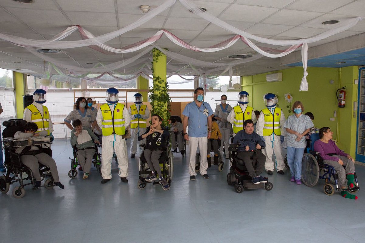 Casa de S.M. el Rey (@casareal) on Twitter photo La Guardia Real realiza tareas de desinfección en el Centro de Atención de Parálisis Cerebral “El Despertar-Fundación Nido”, en Madrid. #OperacionBalmis <a href="/Defensagob/">Ministerio Defensa</a> <a href="/EMADmde/">Estado Mayor Defensa 🇪🇸</a> La Guardia Real realiza tareas de desinfección en el Centro de Atención de Parálisis Cerebral “El Despertar-Fundación Nido”, en Madrid. #OperacionBalmis <a href="/Defensagob/">Ministerio Defensa</a> <a href="/EMADmde/">Estado Mayor Defensa 🇪🇸</a>