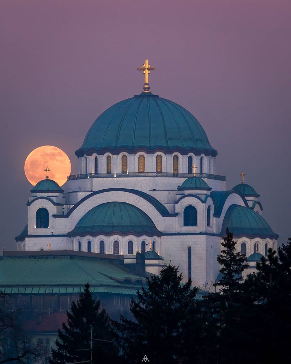 VojvodinaMeteo's tweet photo. Supermesec i Hram Svetog Save na Vračaru, prelep prizor 🌝 🥰
#supermoon #supermesec #hram
#beograd #belgrade
Foto: Aleksandar Matić https://t.co/VqahU2vGQf