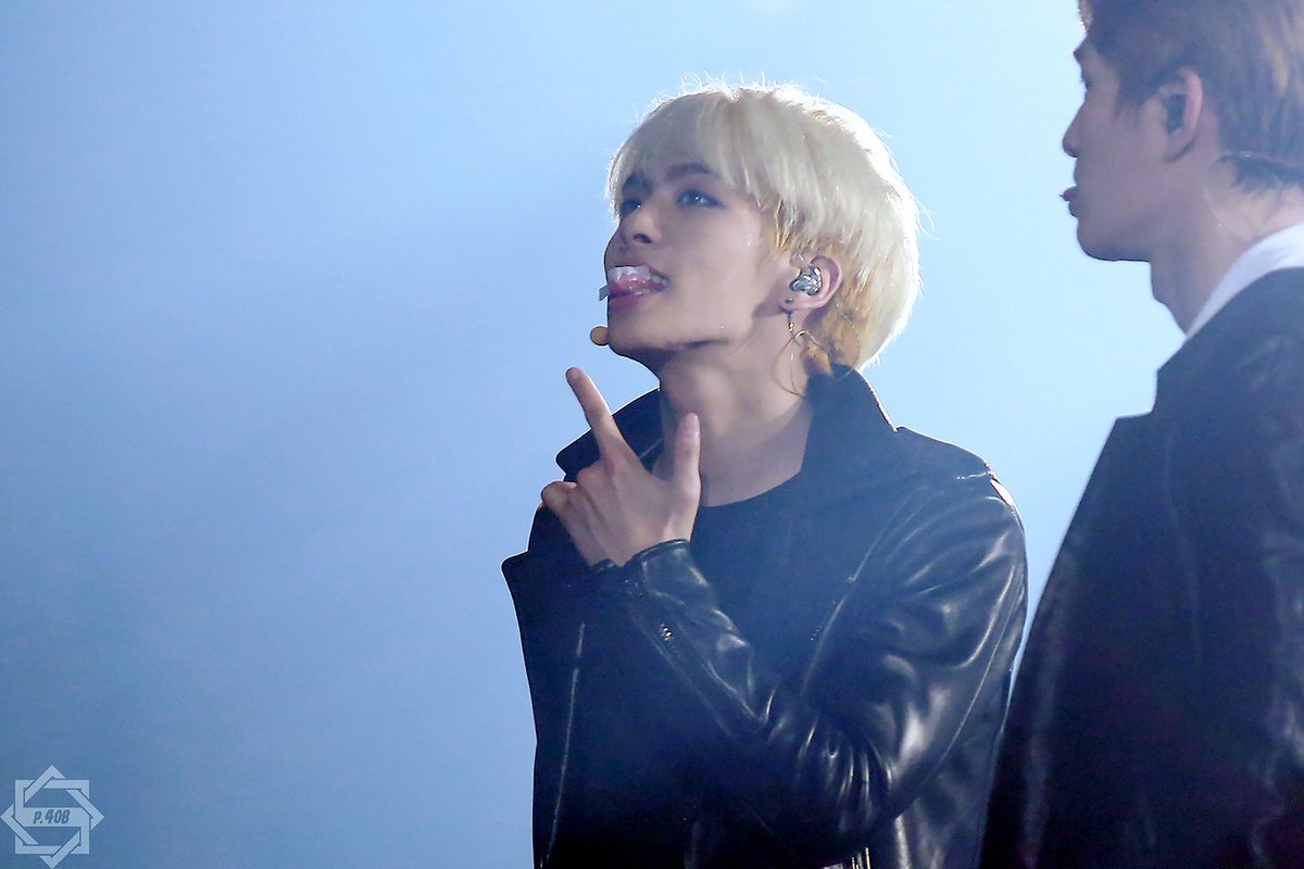 Oh yes, you did it! You caught the confetti in your mouth! But no jjong, you can’t eat it.