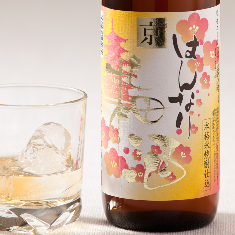 axisPlanning's tweet image. This Umeshu is brewed by blending Sake-based Umeshu and Shochu-based Umeshu. By using the riped Plum fruits, it produces even more sower and tart taste. sake.axisplan.com/product/hannar…