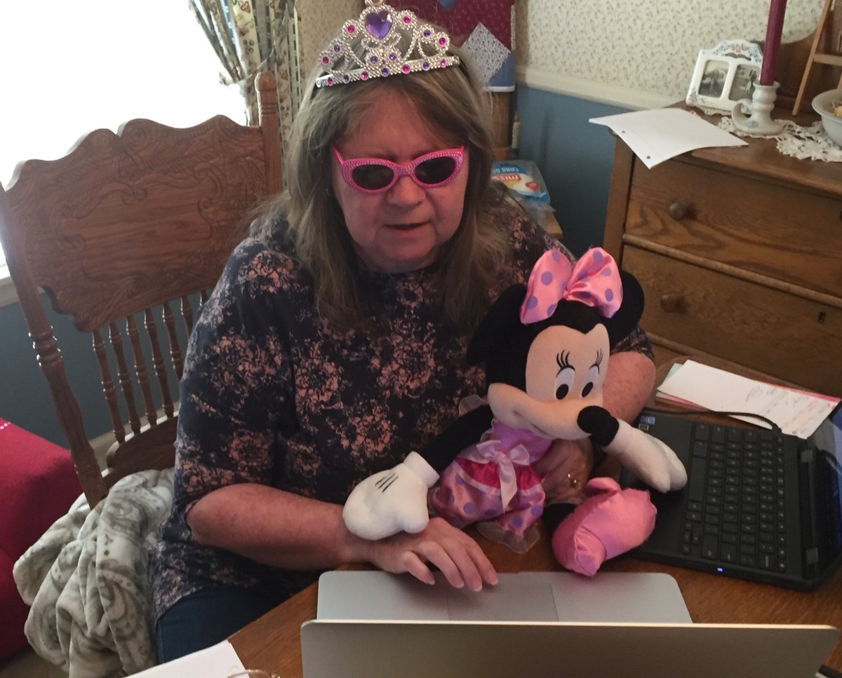 BCK8Bears's tweet image. Mrs. Varney showing her BCK8 Spirit during a remote learning session today! #bck8bears @BCK8Bears