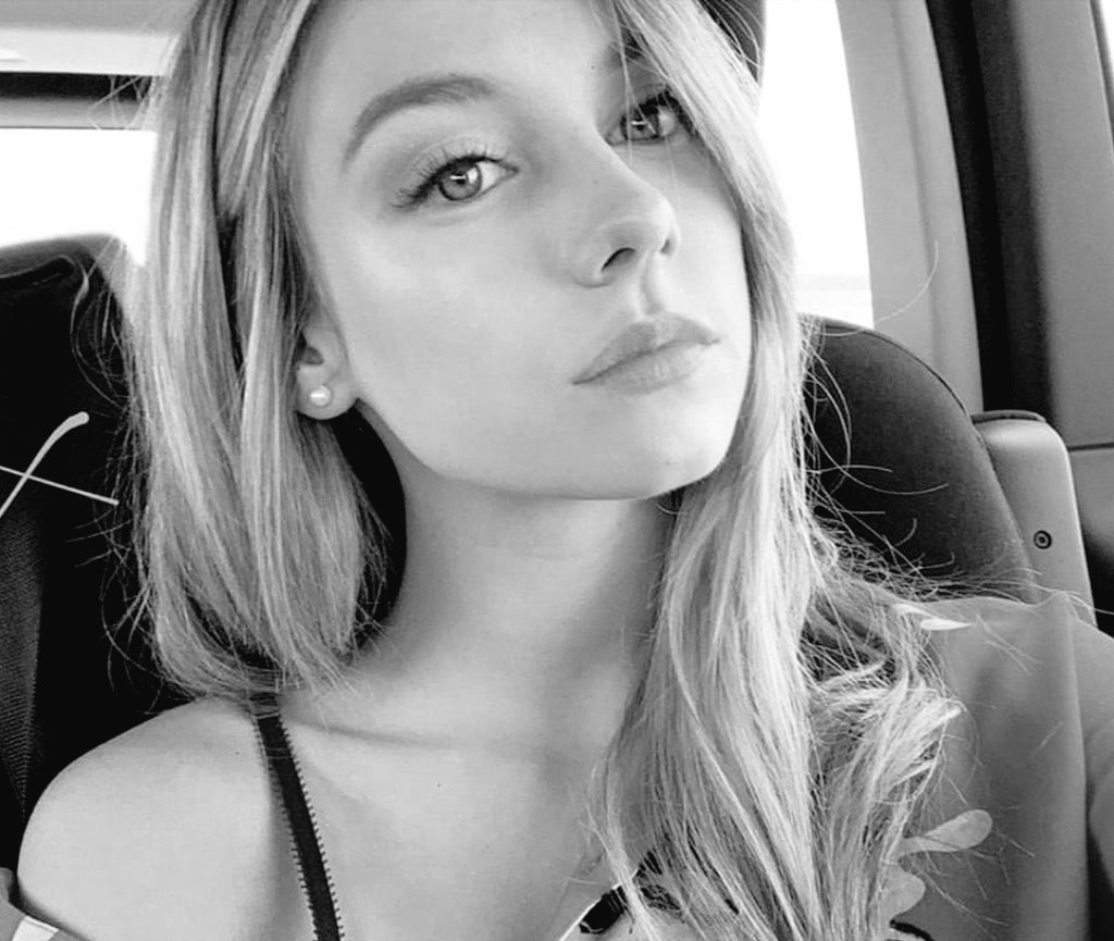 👑

Yo le caliento la comida porque él si me sabe comer. 

#FreeRol