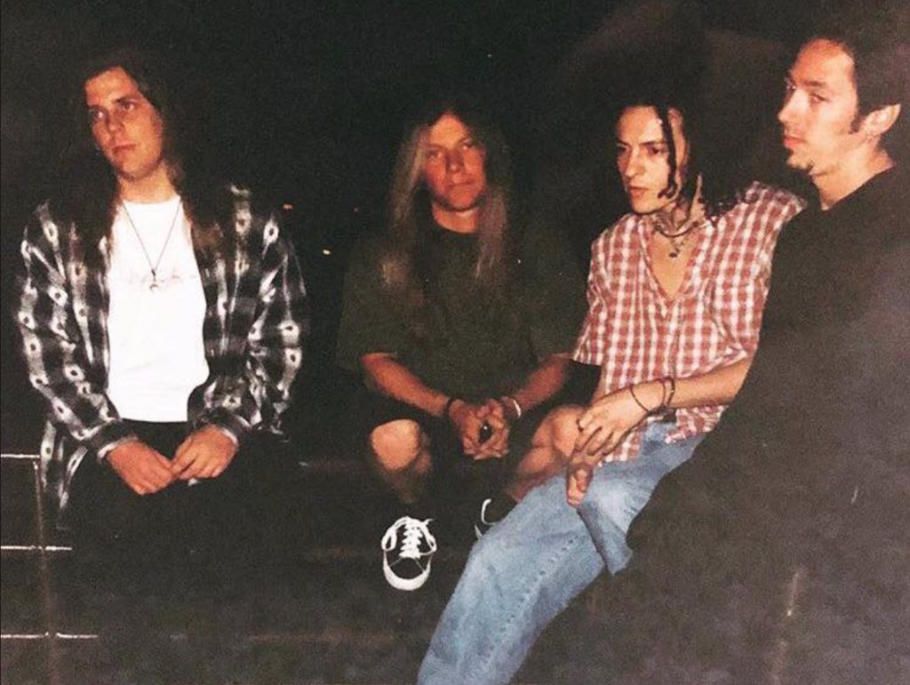 lpitaly's tweet image. Uscito il capitolo conclusivo di #MakingAmends, in cui viene narrata la vicenda della reunion del gruppo promessa da Chester poco prima della tragica scomparsa, nonché i contributi di amici e ospiti della band.