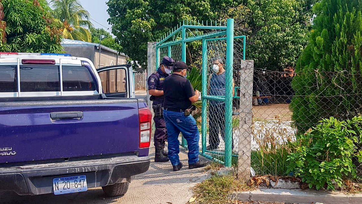 PresidenciaSV's tweet photo. La patrullas fronterizas de @migracion_sv y la @FUERZARMADASV continúan trabajando en las zonas limítrofes del país para evitar que personas entren por los puntos ciegos. https://t.co/W8QrO8qVZd