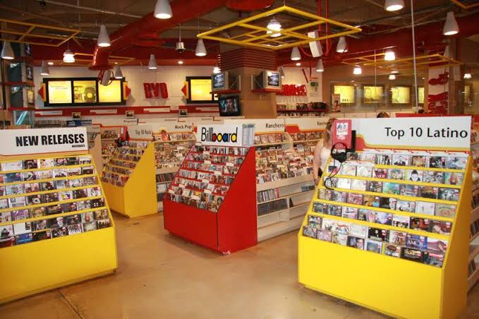 Kike111960's tweet photo. Un par de mis tiendas favoritas de los #90s #Compusa y #TowerRecords https://t.co/GA5byy7Xjw
