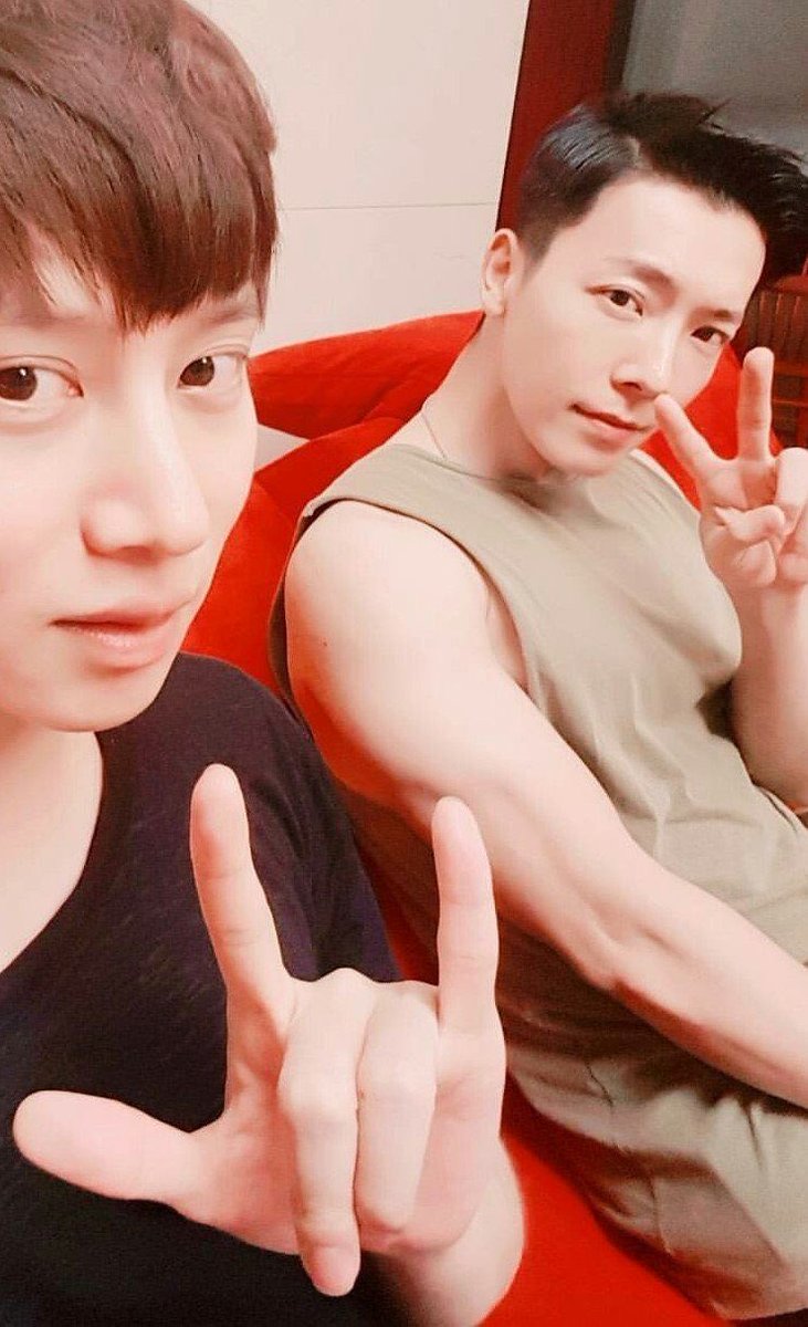 donghae’s arms: a thread