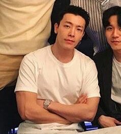 donghae’s arms: a thread