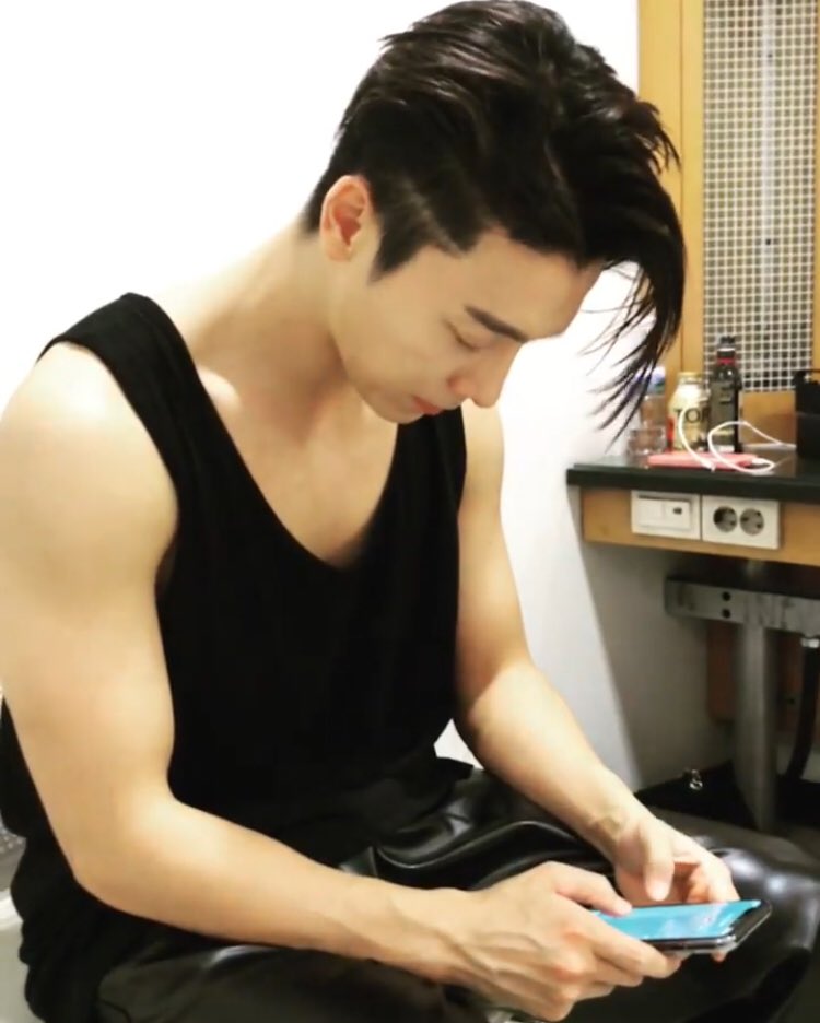 donghae’s arms: a thread