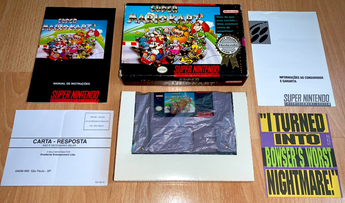 Super Mario Kart (SNES, 1993)  Mon seul jeu brésilien, et il s’agit de la version NTSC du jeu sur laquelle j’ai passé des centaines d’heures et qui inclut certains de mes records du monde !Contenu de la cartouche identique à la version US, avec boîte et notice en portugais.