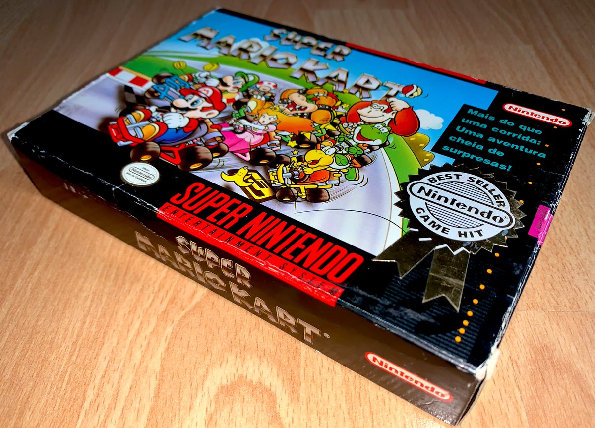Super Mario Kart (SNES, 1993)  Mon seul jeu brésilien, et il s’agit de la version NTSC du jeu sur laquelle j’ai passé des centaines d’heures et qui inclut certains de mes records du monde !Contenu de la cartouche identique à la version US, avec boîte et notice en portugais.