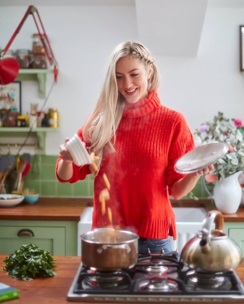 TheGutHealthDoc's tweet image. Groceries &amp;amp; #covid19. Should we disinfect all our food? Currently there is NO good evidence to suggest transmission via food as a key route. But be sensible 👉🏻 Wash your hands before, during &amp;amp; after cooking and before eating. Keep your kitchen benches clean. Stay safe at home 🙏