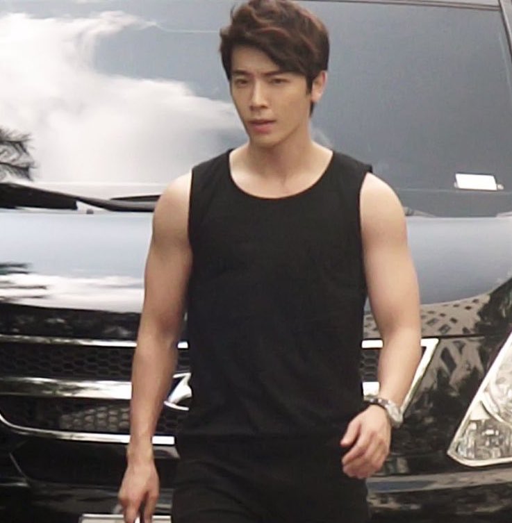 donghae’s arms: a thread